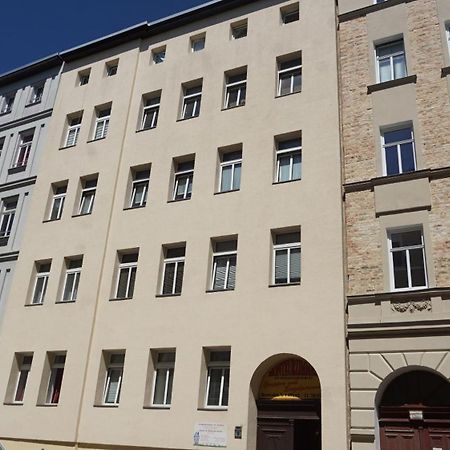 Hostel Im Medizinerviertel Halle  Bagian luar foto