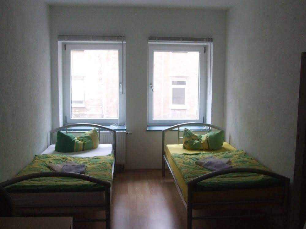 Hostel Im Medizinerviertel Halle  Bagian luar foto