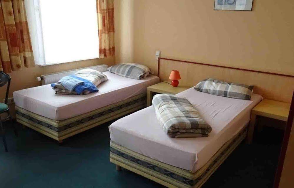 Hostel Im Medizinerviertel Halle  Bagian luar foto